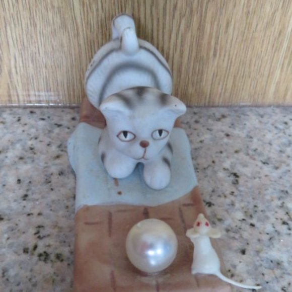 CAT and MOUSE Ceramic & Plastic Ornament (K184) - Picture 3 of 6